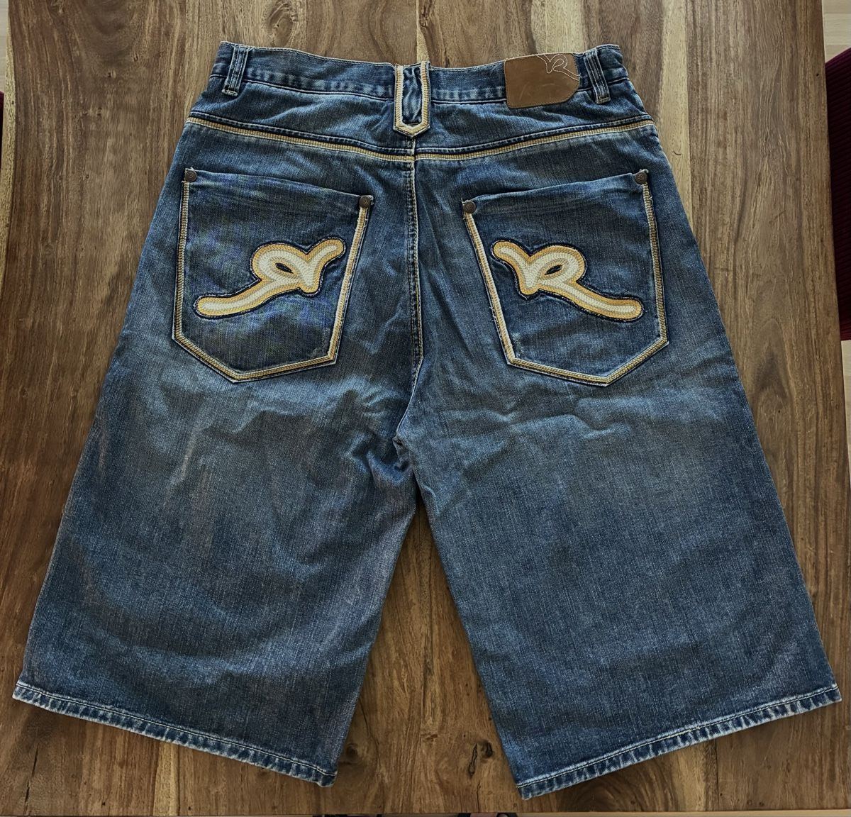 Jeans: Roca Wear Kurze Jeanshose – Gebraucht aus Ittigen von Ganjaiii 1
