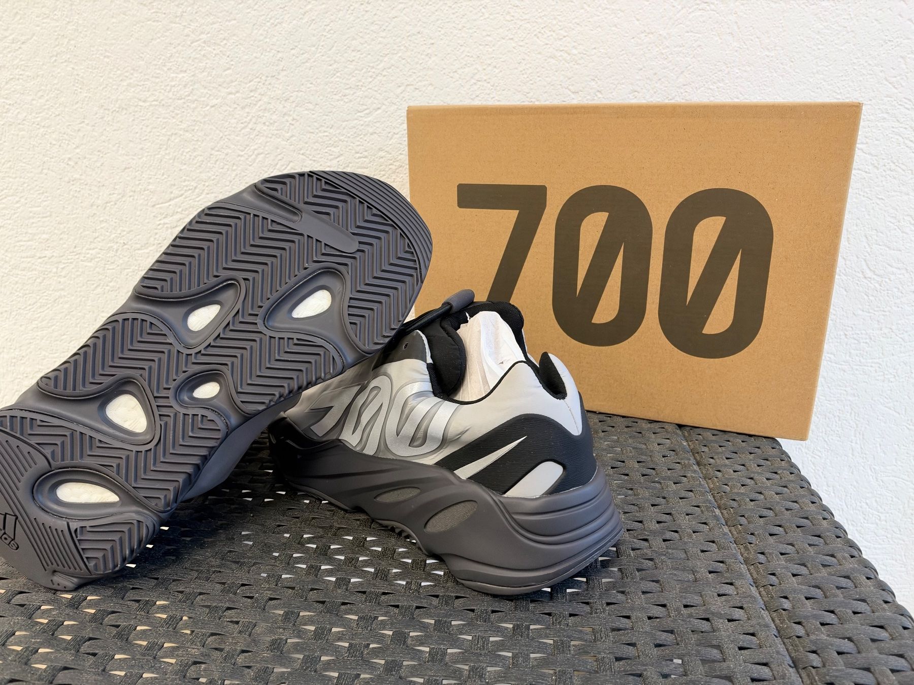 Adidas Scarpe da uomo: Adidas Yeezy Boost 700 – Nuovo e nell'imballaggio originale da Sion venduto da min_7ffp 2