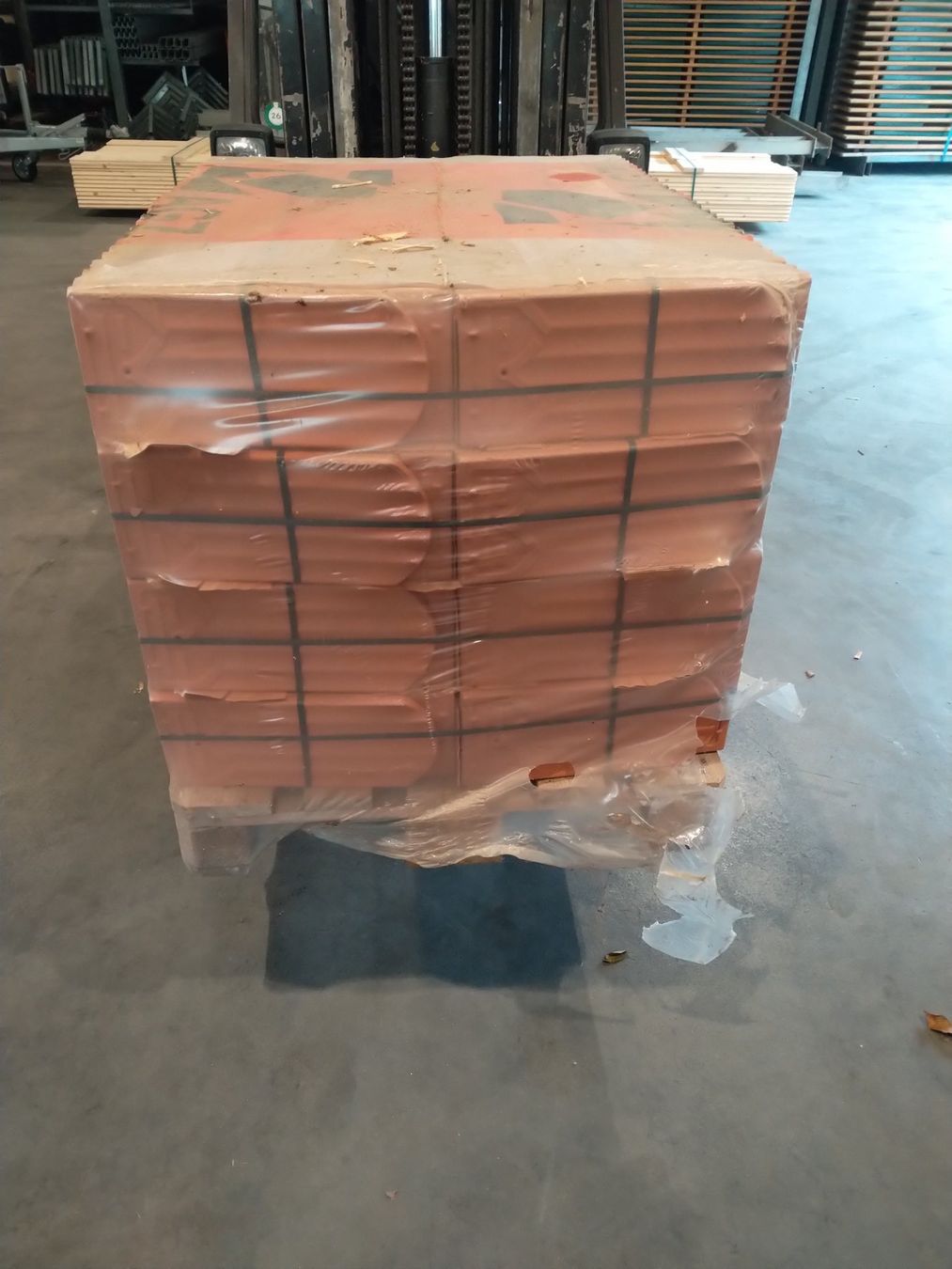 Baustoffe: Dachziegel – Neu und originalverpackt aus Netstal von  2