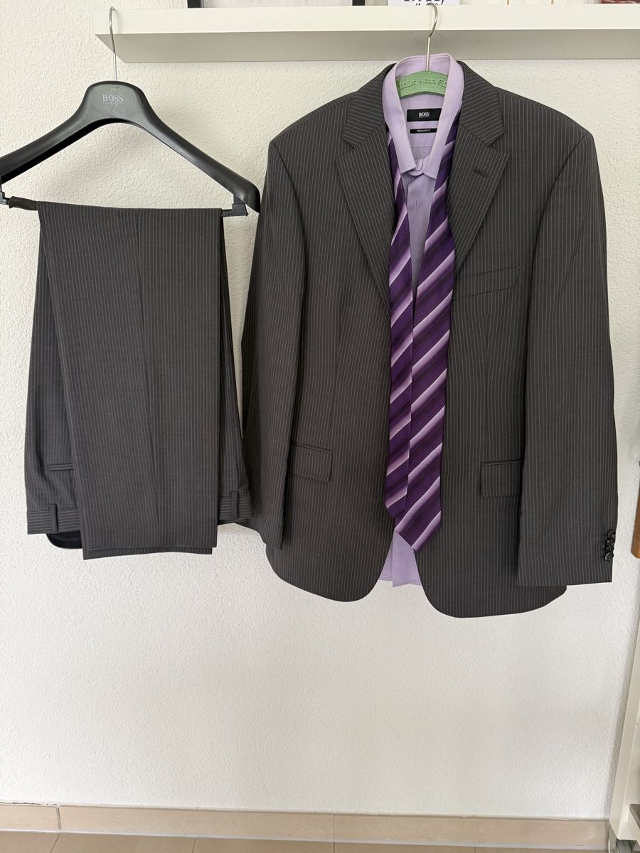 Hugo Boss Completi, tute sportive e funzionali: Hugo Boss Anzug – Usato da Buochs venduto da and_k8gd