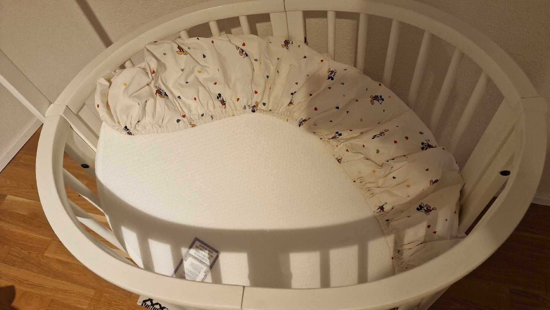 Stokke Letti: Stokke Mini weiss mit unbenutzter Matratze – Usato da Dübendorf venduto da xhe_rgc7 1