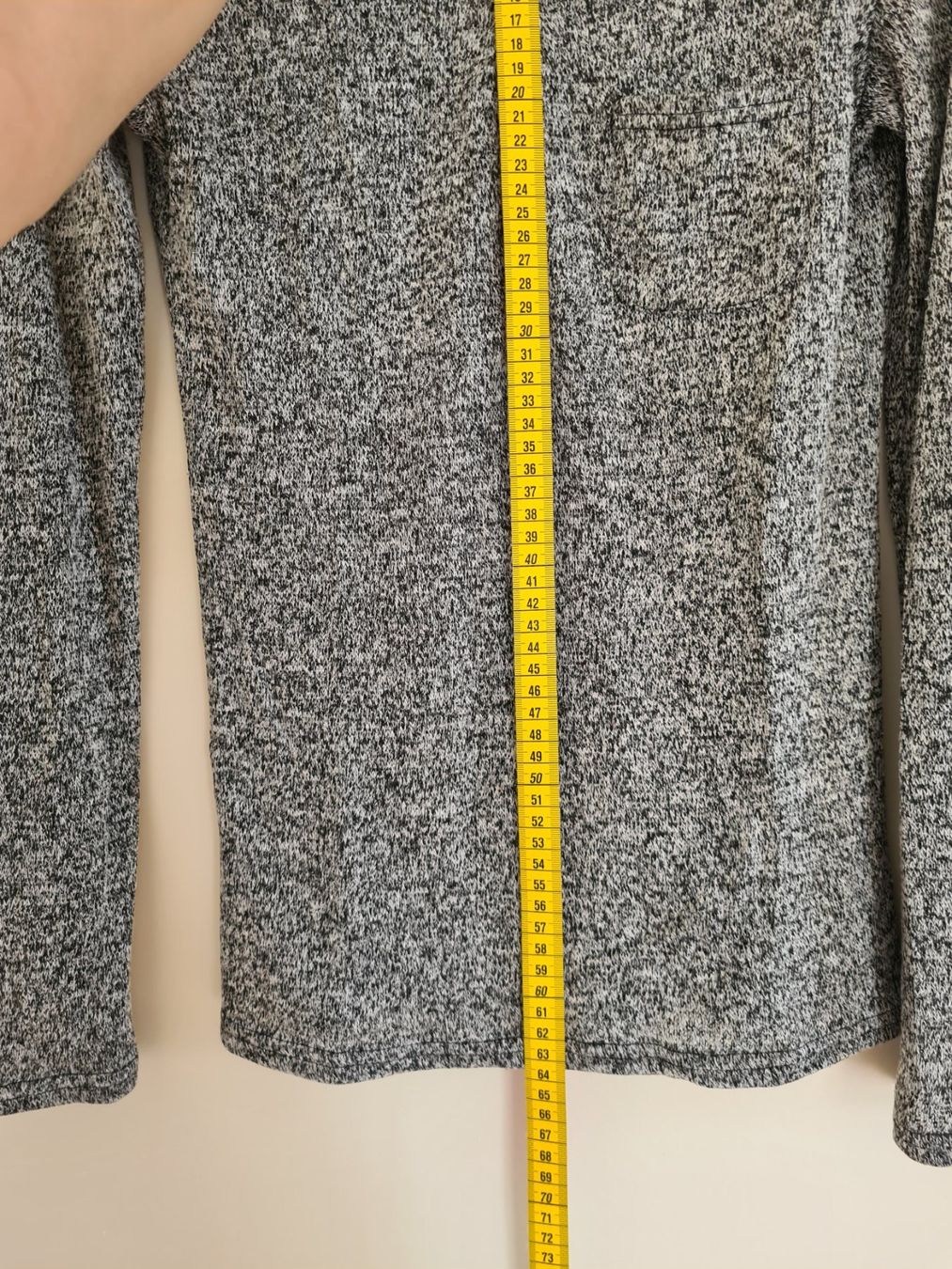 Maglioni & Felpe: Leichter Pullover grau mit goldigem Reißverschluss – Usato da Schaffhausen venduto da sabrina915 4