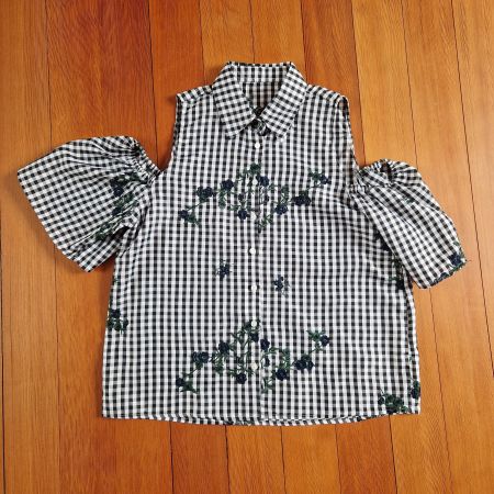 Bluse kariert mit Stickerei Grösse L