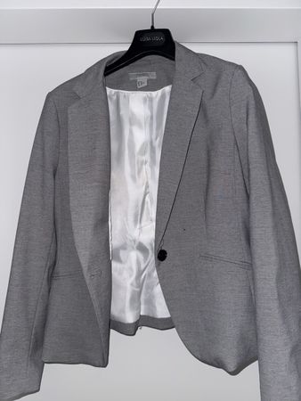 Grauer Blazer neuwertig ideal für Frühling