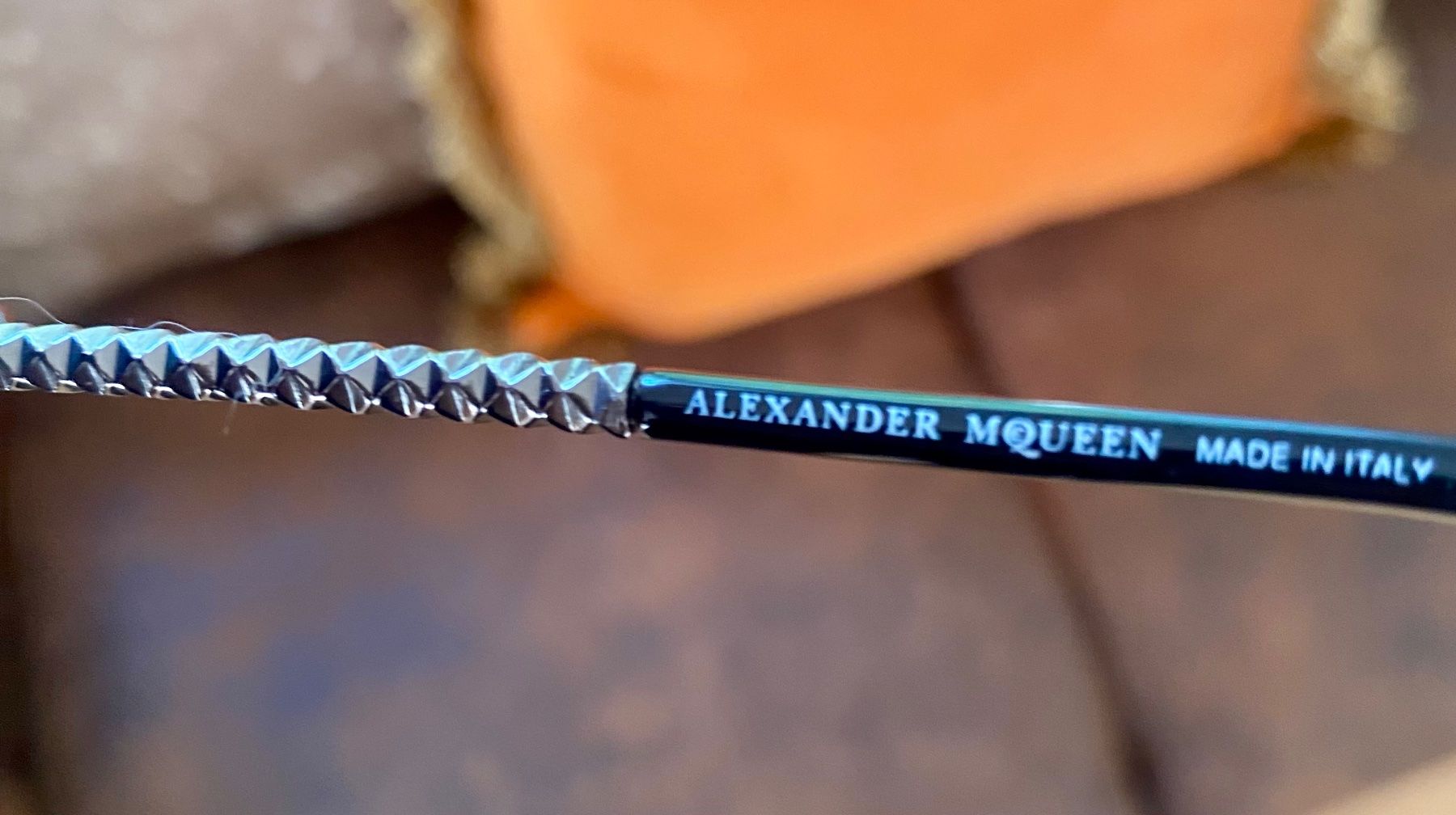 Alexander Mcqueen Brillen & Gläser: Alexander McQueen Skull Sonnenbrille – Gebraucht aus Zürich von Sol65 4