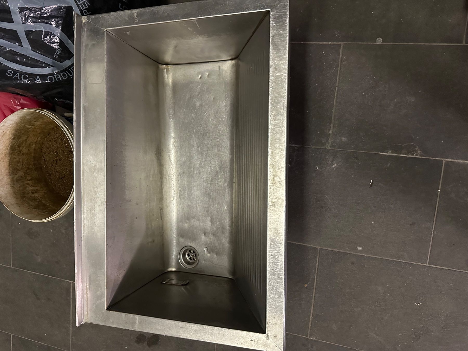 Franke Lavabi & lavandini: Lavabo inox – Usato da St-Aubin-Sauges venduto da bmg.2024