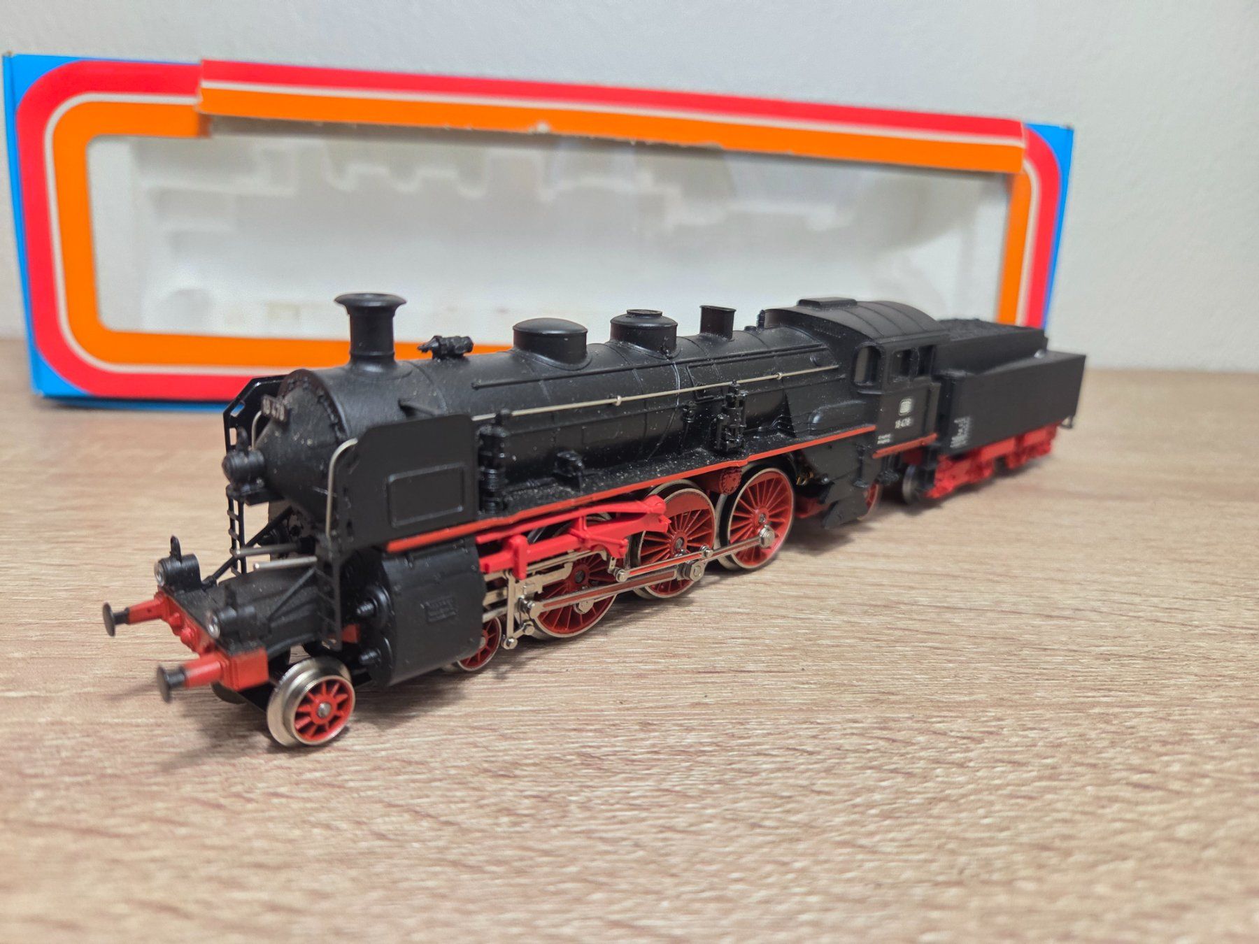 Märklin Modellini di ferrovie: Märklin 3093 Dampflok BR 18 DB H0 – Usato da St-Aubin-Sauges venduto da Lo_Go 3