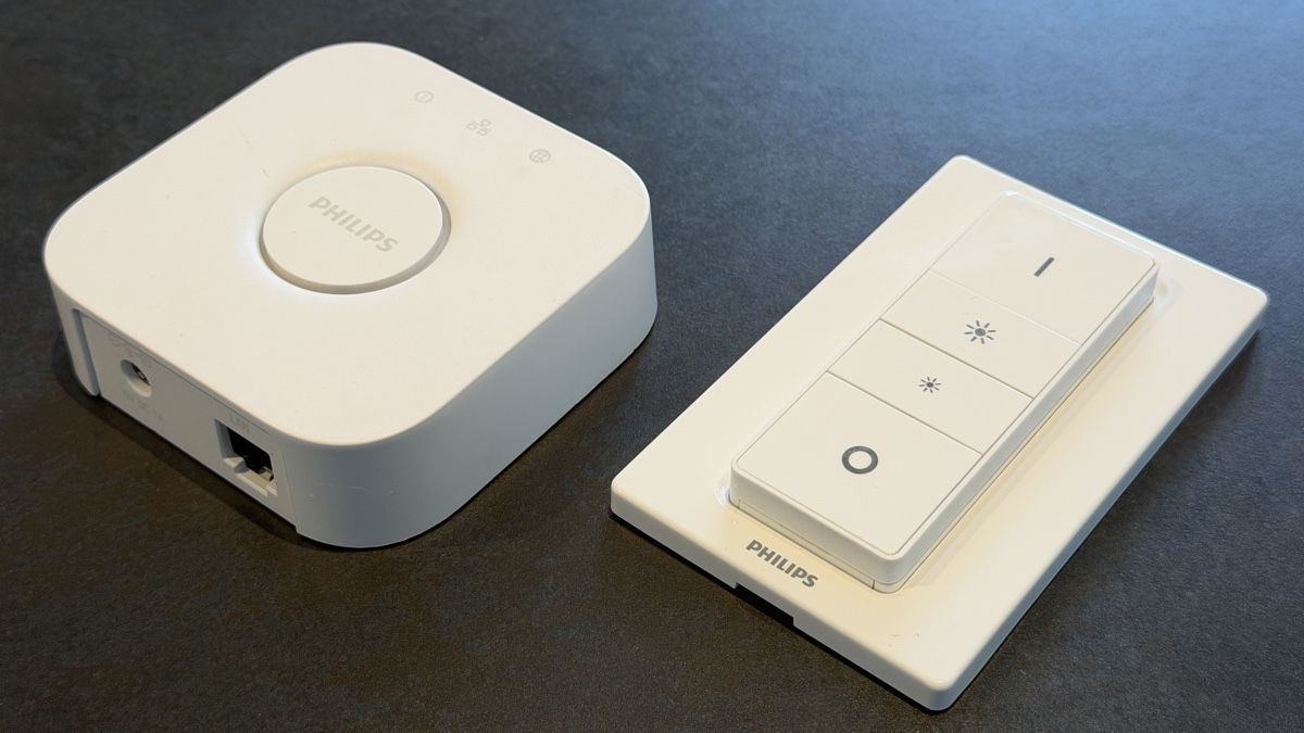 Philips Lampes: Philips Hue Starter Set Bridge, Color-E27 Birne, Dimm Switch – D'occasion à Pfeffingen par AuktionatorX 5