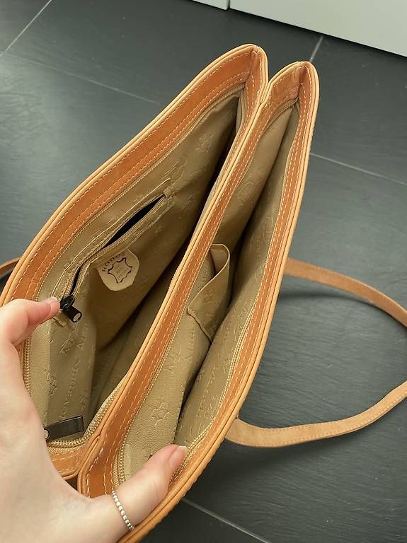 Sacs: Leder Schultertasche – D'occasion à Zürich par Ajisai__ 2