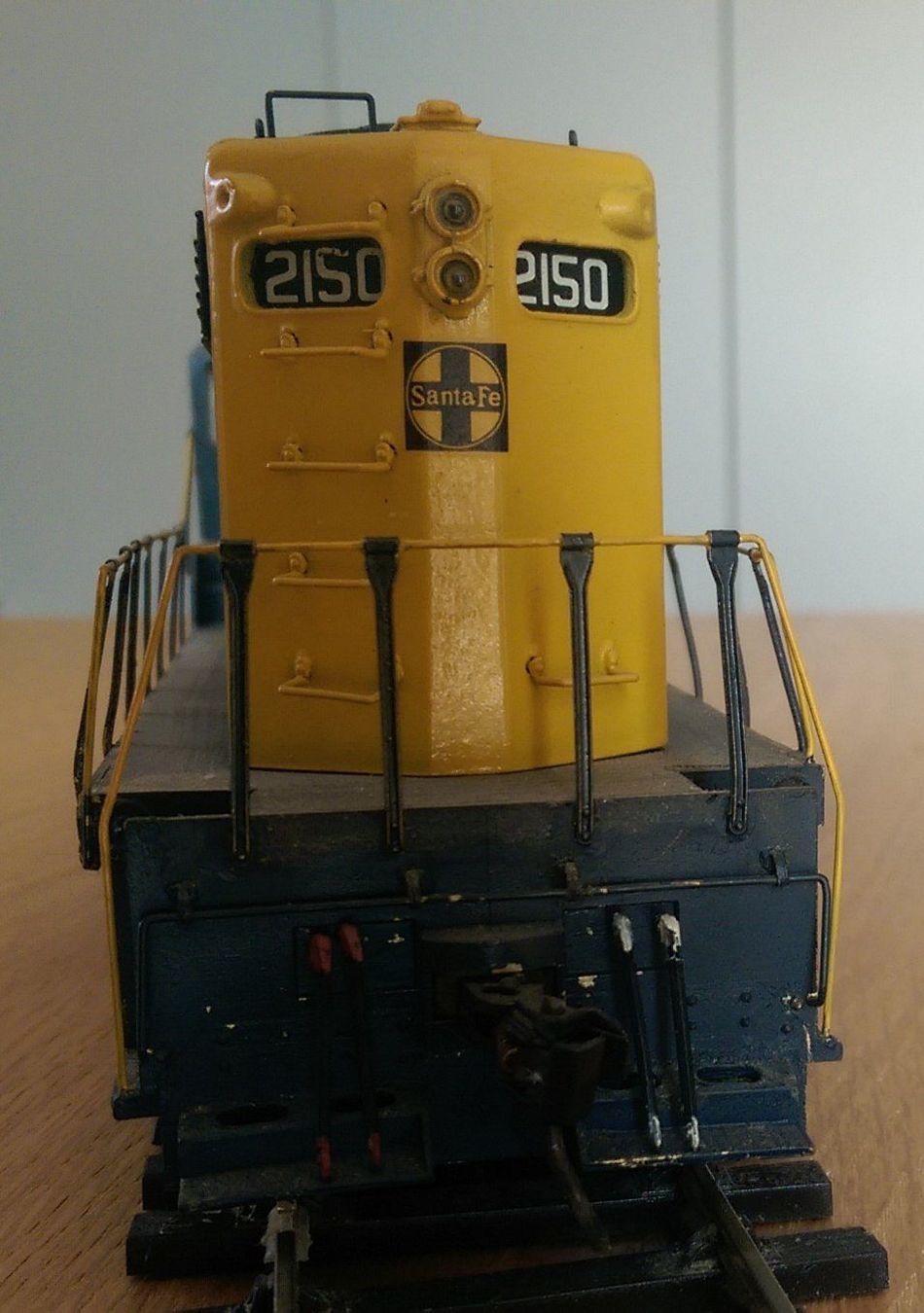 Modelleisenbahnen: Santa Fe 2150 GP20 brass Kadee 2-rail – Gebraucht aus Tafers von Fbrh 7
