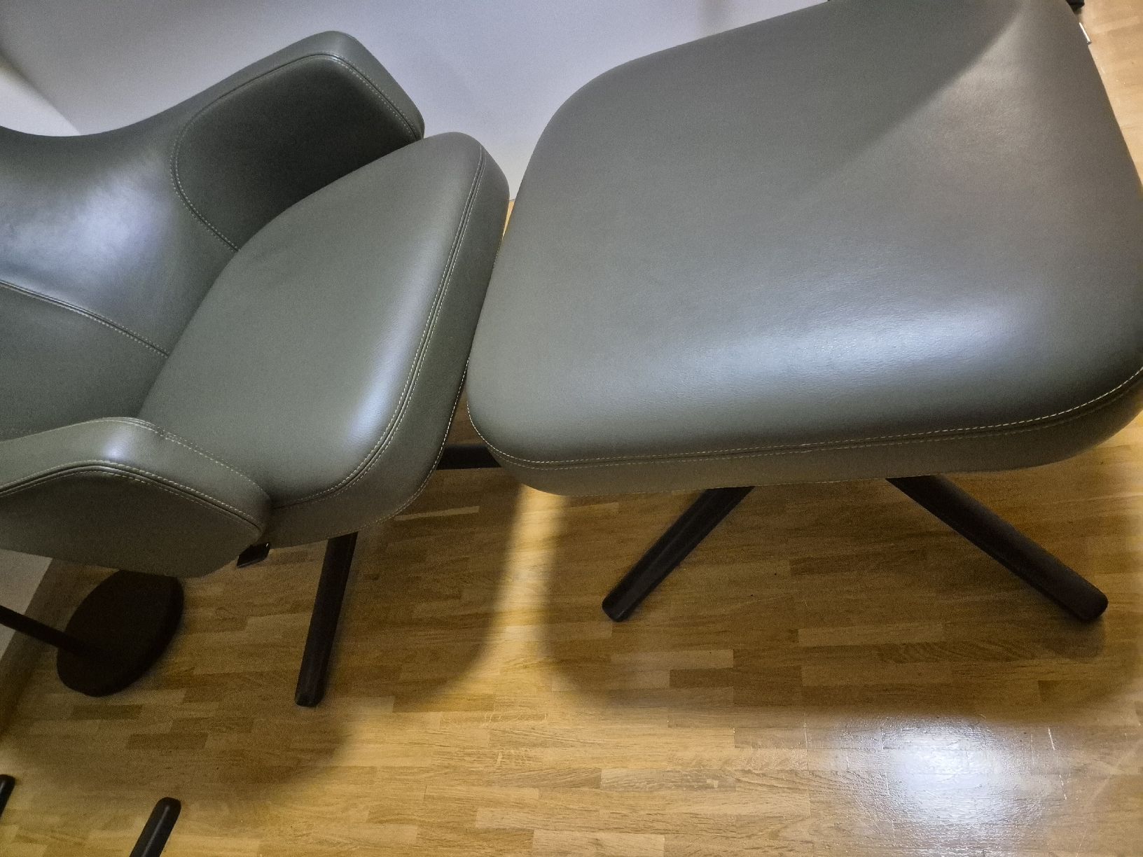 Vitra Poltrone: Vitra Grand Repos + Ottoman – Usato da Allschwil venduto da Beniccio 2