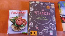 2 Kochbücher, Set: Vegetarisch und La Veganista