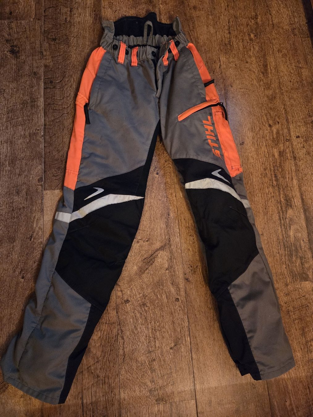 Pantaloni: Schnittschutzhose Stihl Function Ergo grau orange XS – Usato da Grindelwald venduto da schonegg