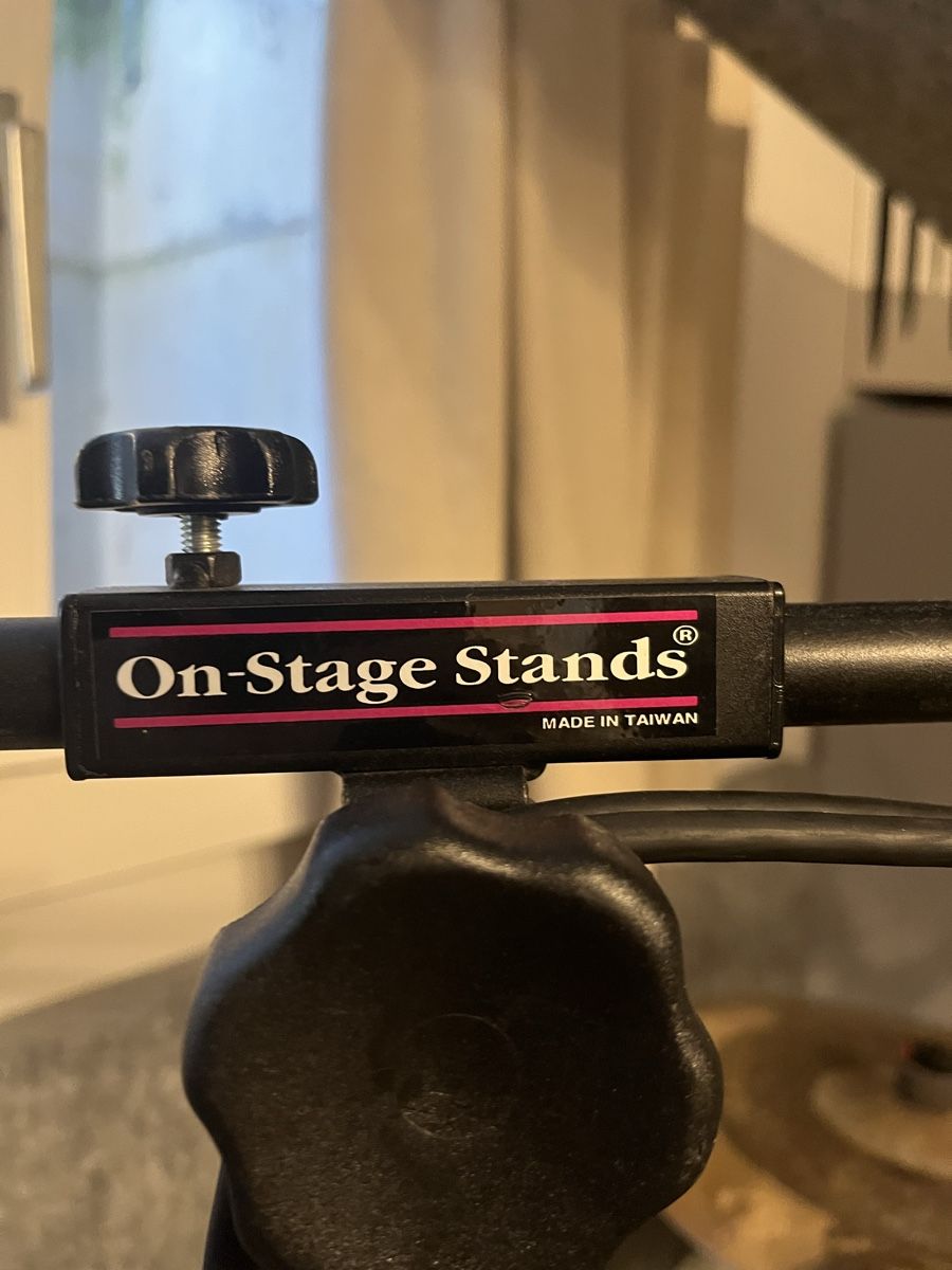 Microfoni: 2 Pieds de micro On Stage sur roues – Usato da Kerzers venduto da ptit-vivy 4