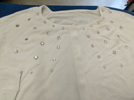 Pulli mit Steinen GR M