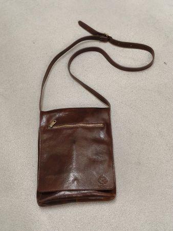 Umhängetasche Leder braun mit Logo guter Zustand