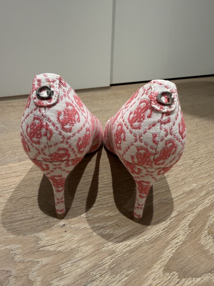 Guess Scarpe da donna: Guess Pumps Gr. 39 – Nuovo (secondo la descrizione) da Oberentfelden venduto da mir_6dfk 2