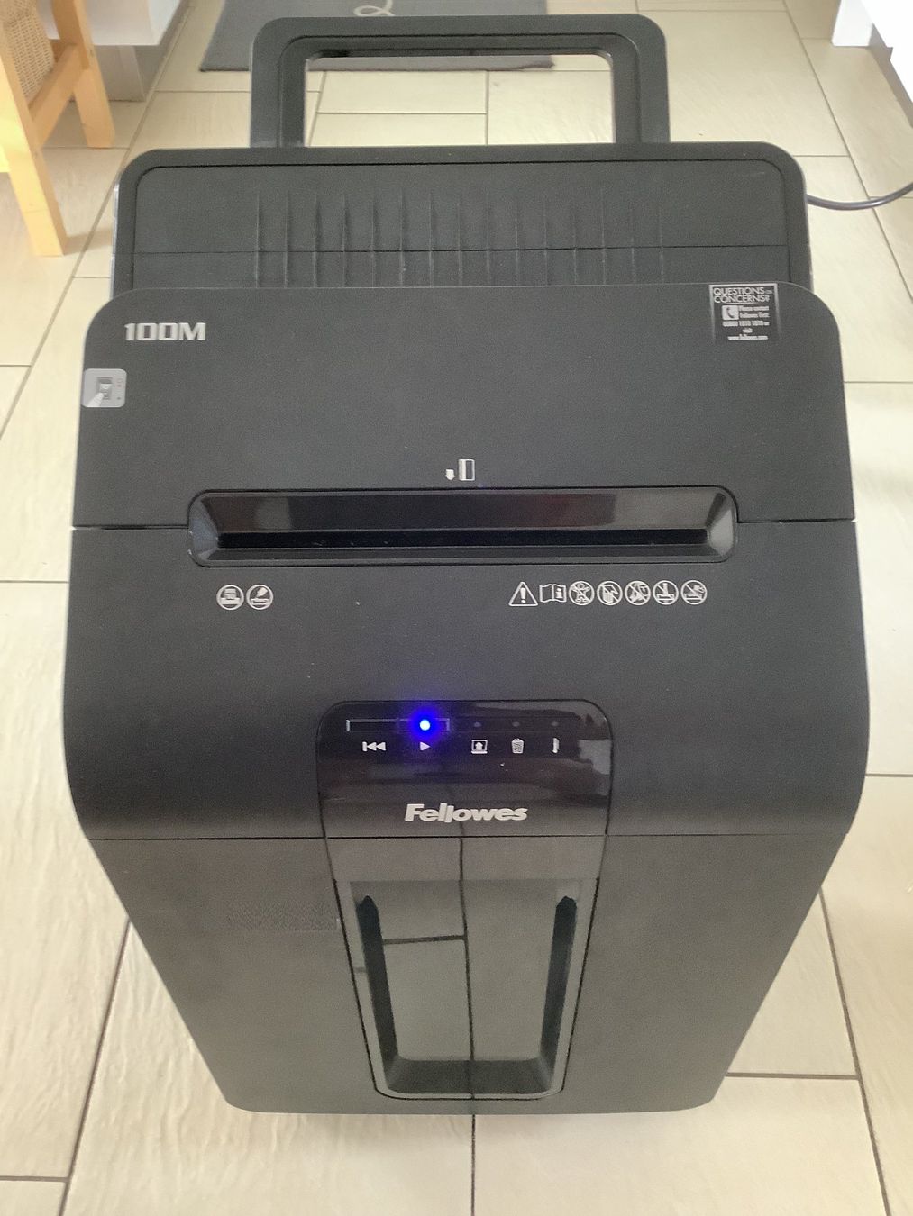 Fellowes Distruggi documenti: Fellowes 100M Aktenvernichter – Usato da Biel-Benken BL venduto da teakesj