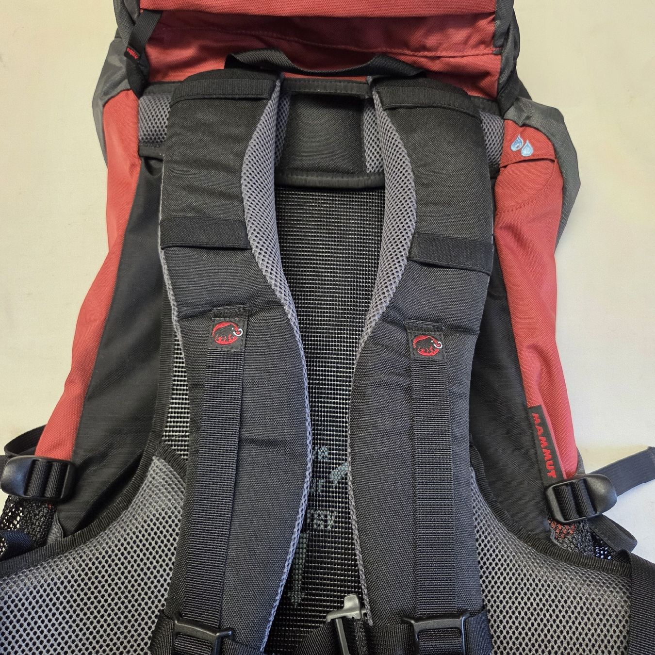 Mammut Zaini: Wanderrucksack Mammut rot schwarz.. – Usato da Stans venduto da Ducati16 2