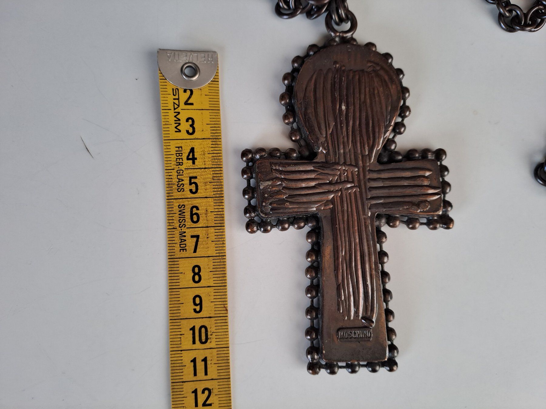 Moschino Ciondoli: PENDENTIF MOSCHINO ANKH – Usato da LAUSANNE venduto da KWEW 2