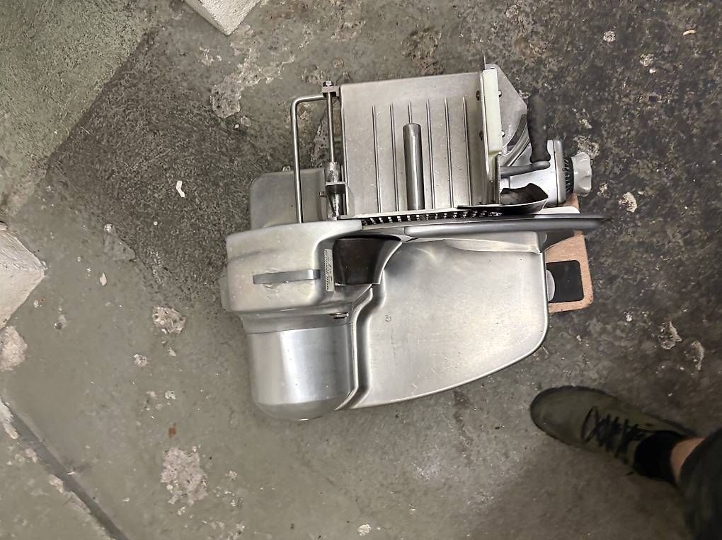 Küchengeräte: Berkel Aufschnitmaschine – Gebraucht aus Steinen von mivori