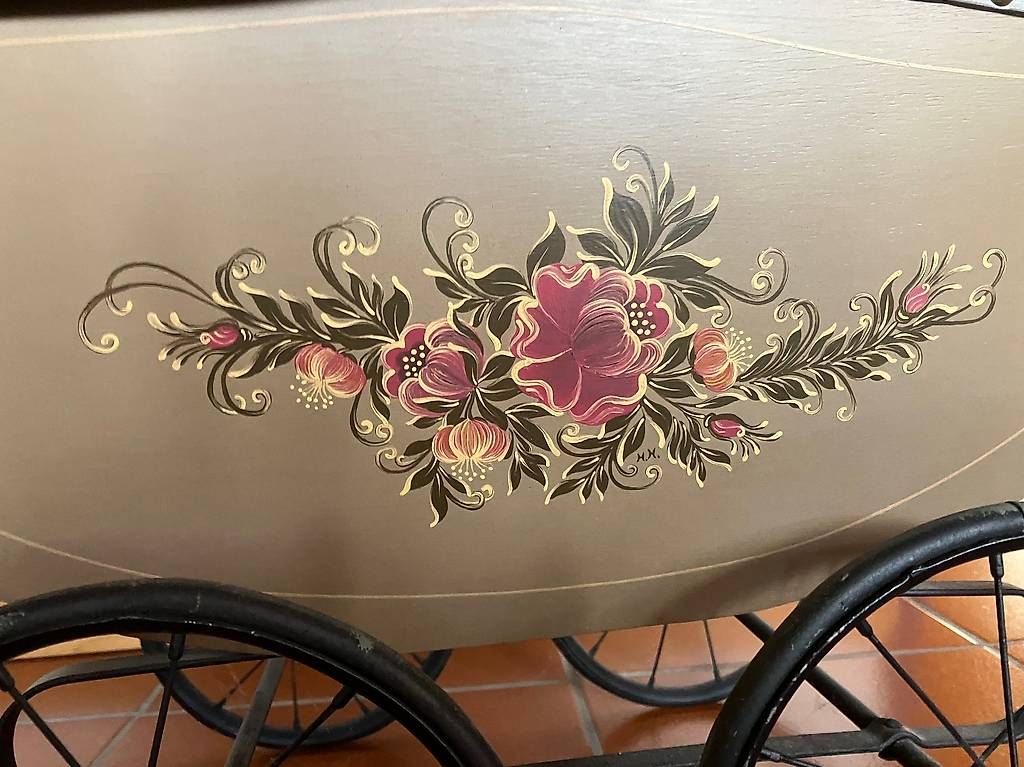 Carrozzine per bambole: wunderschöner restaurierter Puppenwagen – Usato da Hallwil venduto da rol_r9dr 2