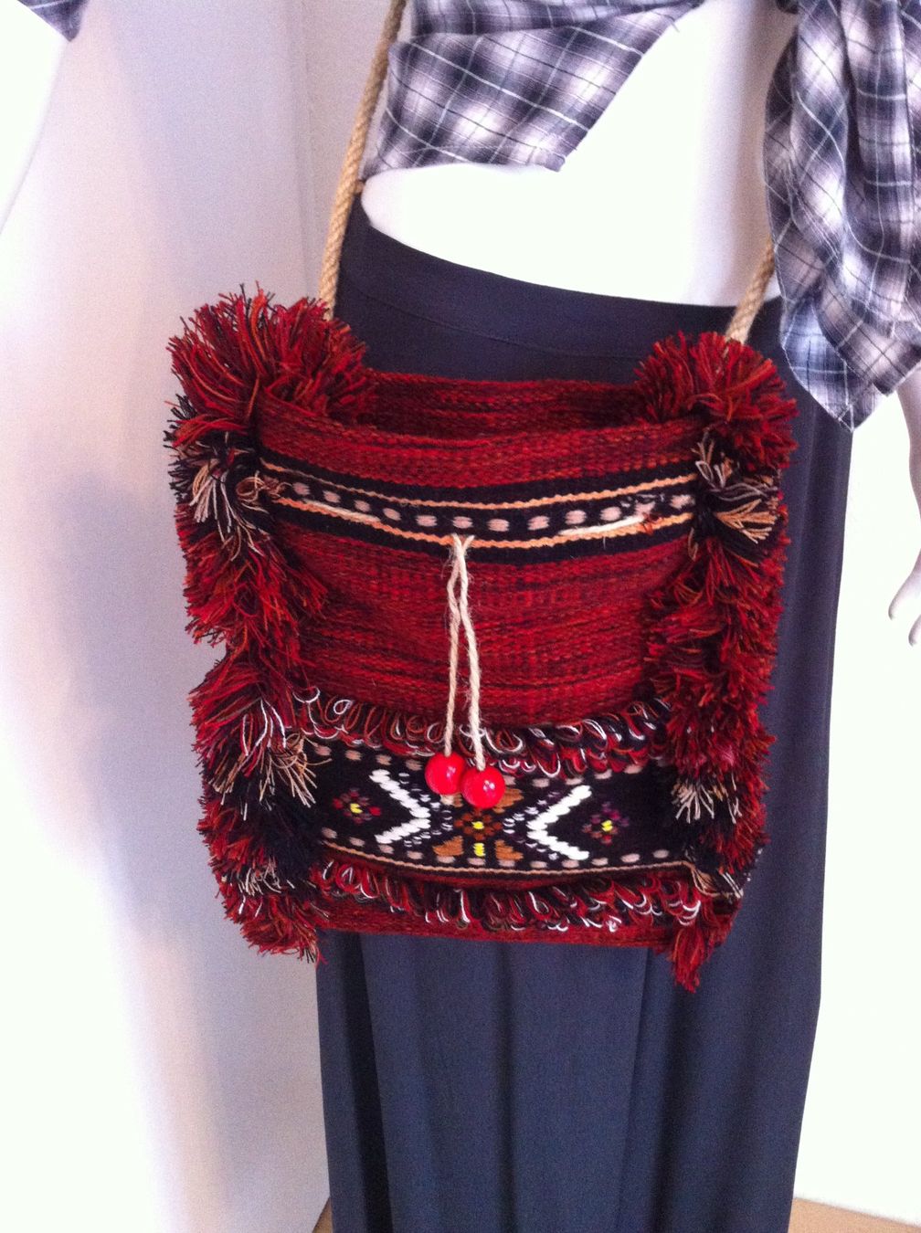 Sacs femmes: HANDGEMACHTE UKRAINISCHE TASCHE ROT – Neuf (Voir description) à Olten par Naja-Twins-Twins 4