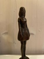 qualitätsvolle Bronzestatute Junge Frau ca. 1930
