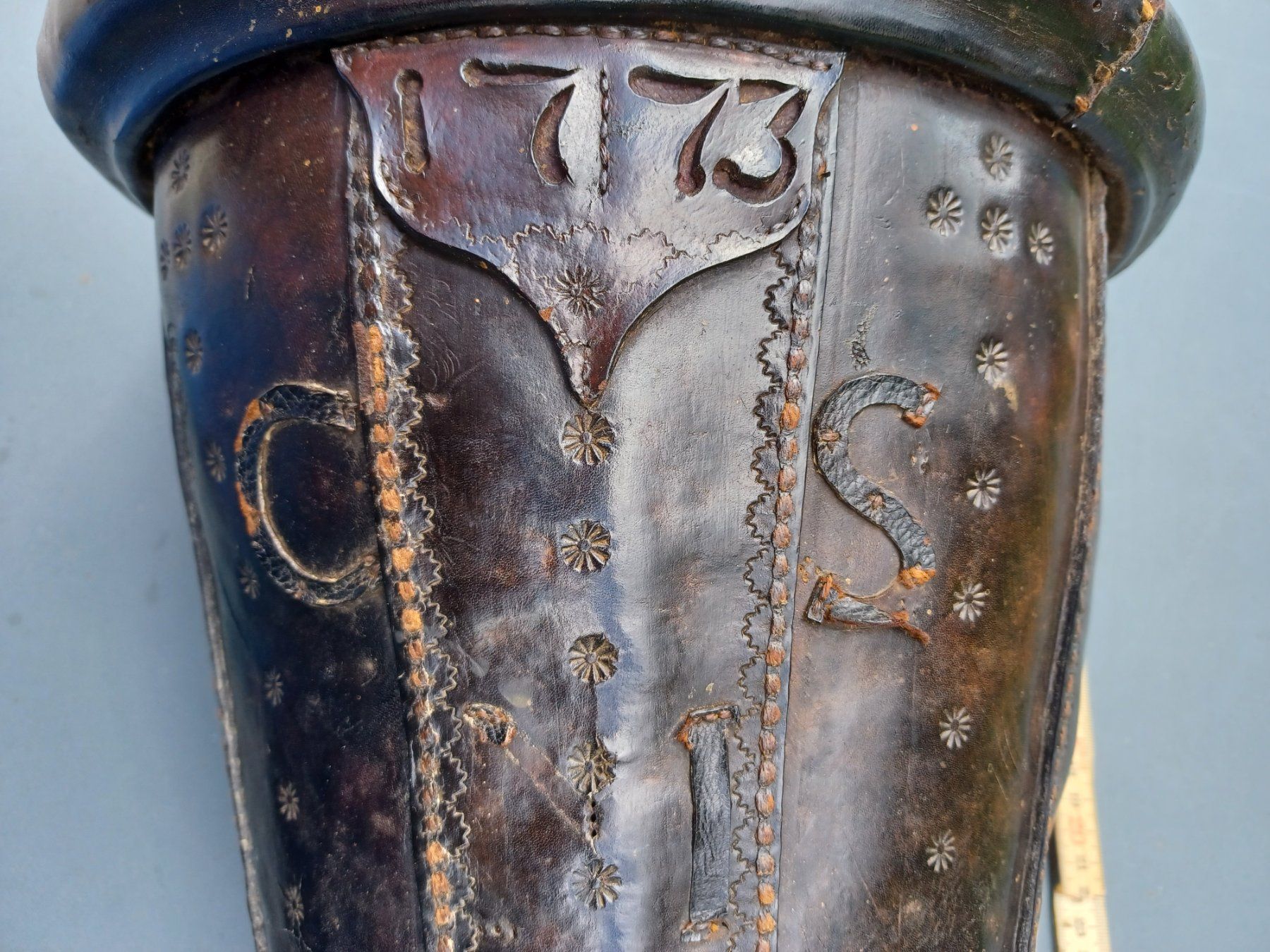 Feuerlöscher: 1 antiker Löscheimer, "Feuerwehr", Leder, "1773" – Gebraucht aus Horw von Mikesch108 1
