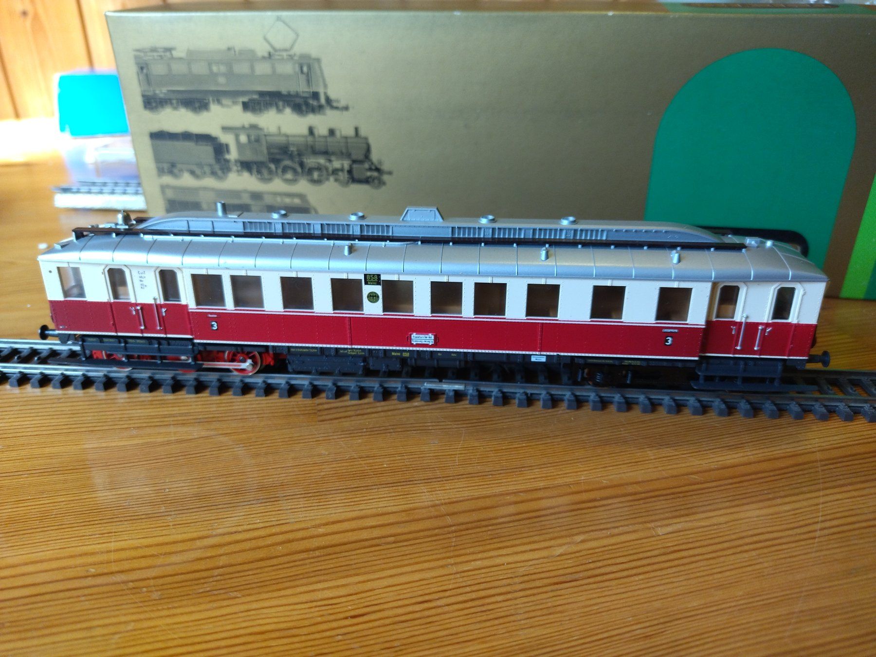 Trix Modellini di ferrovie: Trix Triebwagen 2469 (515) – Usato da Basel venduto da BeanieUp 1