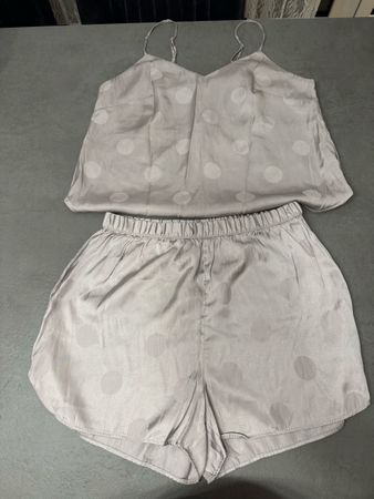 Pyjama Set mit Pünktli Muster, Grösse M