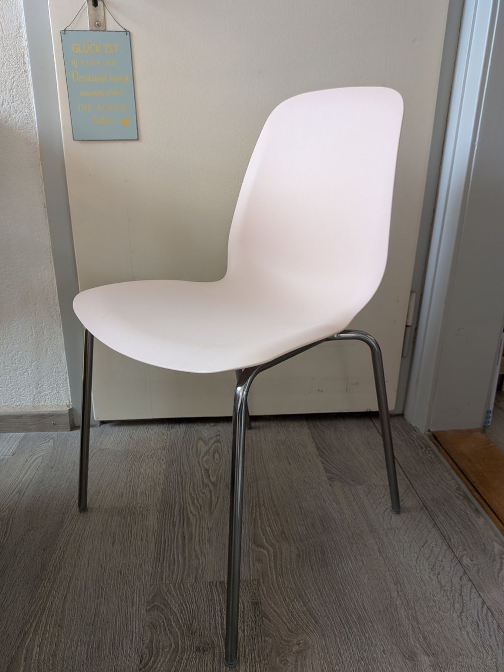 Ikea Stühle: Rosa Stuhl von Ikea – Gebraucht aus Lenzburg von dia_t8zj