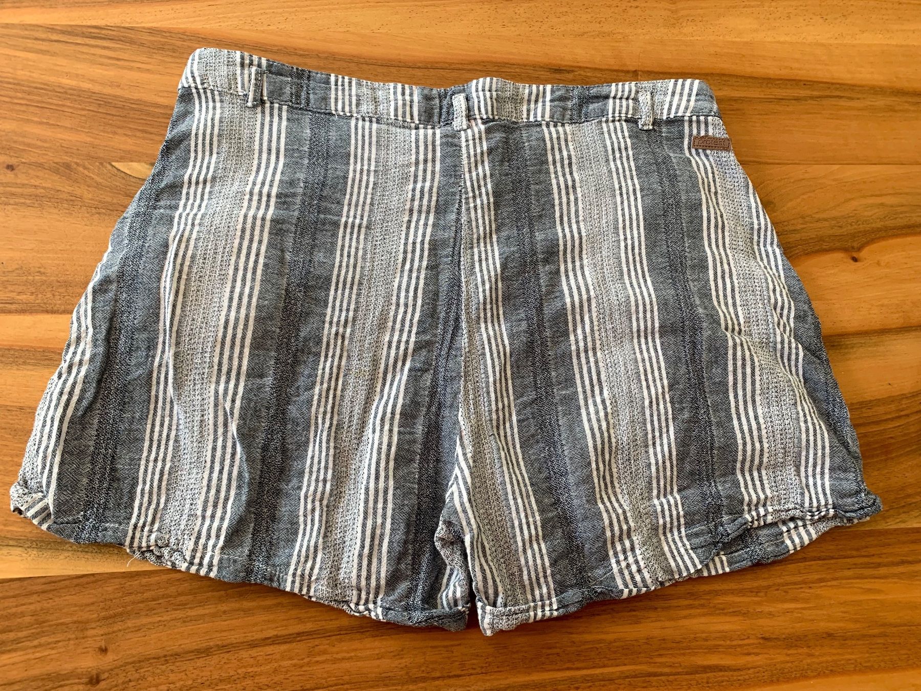 Pantaloni: PROTEST Leinen Hosen/Shorts Grösse 42 – Usato da Meiringen venduto da Stuffandmore 1