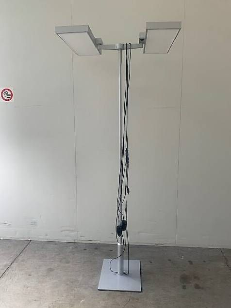 Regent Lampen: Regent LED Stehlampe – Gebraucht aus St. Gallen von MSMoebelhandel 1