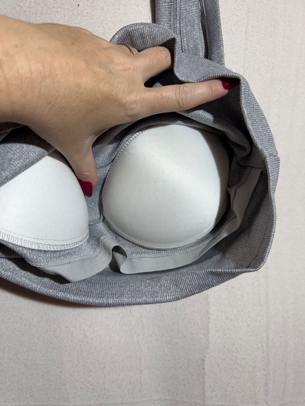 Top: Graues Basic mit Cups Gr. L – Nuovo (secondo la descrizione) da Grosswangen venduto da SALE_SALE_SALE 3