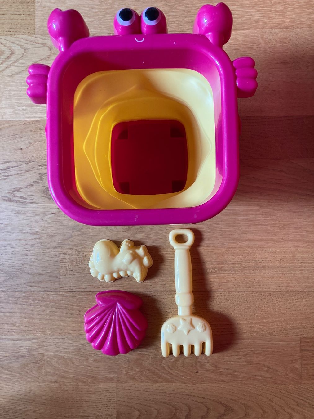 Spielzeuge: Strandspielzeug Krebs Eimer mit Förmchen und Schaufel – Neu und originalverpackt aus Wettingen von Nini54