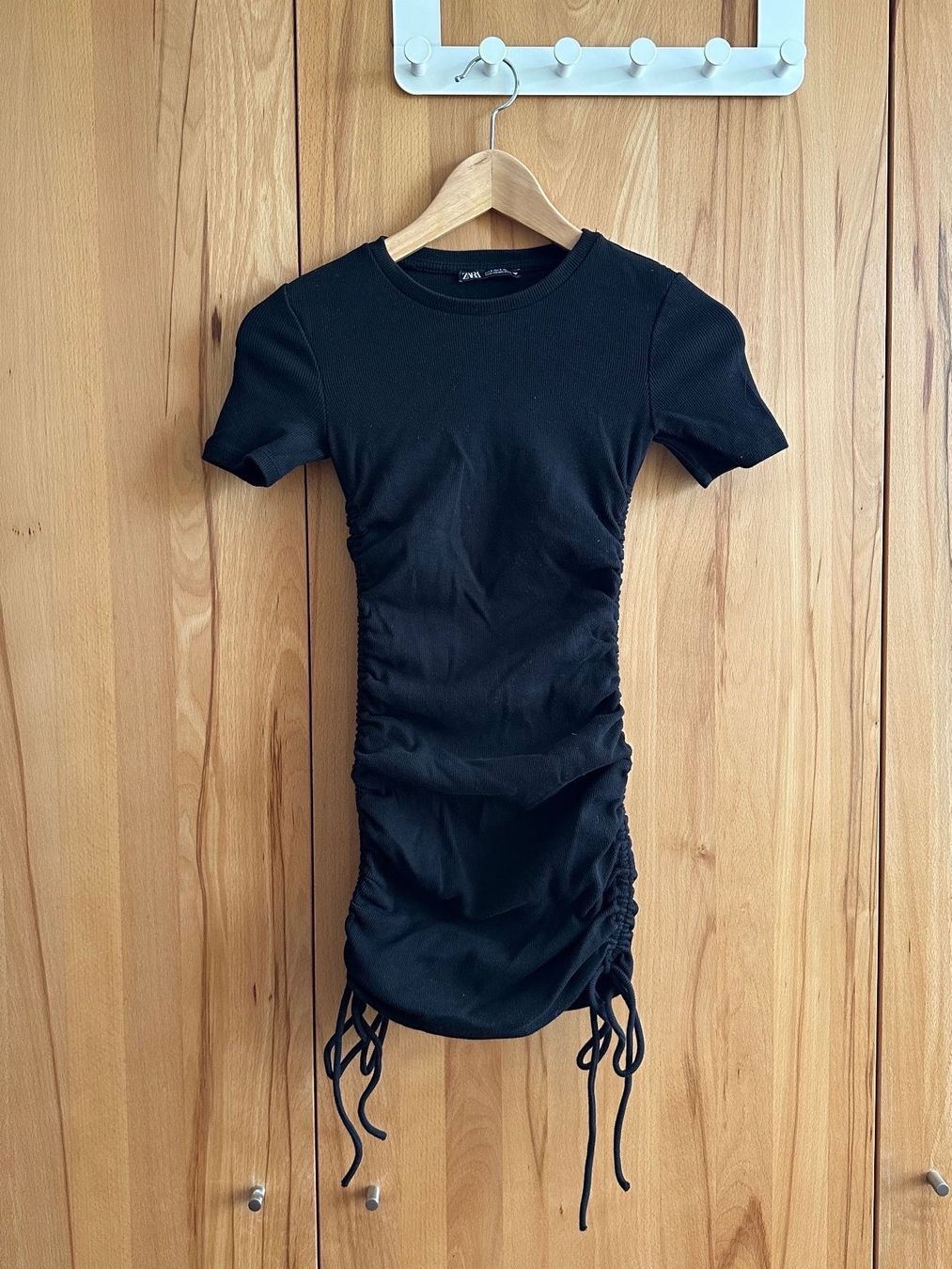 Vestiti: Schwarzer Kleid mit kurzer Ärmel – Usato da Schlieren venduto da car_2bwb