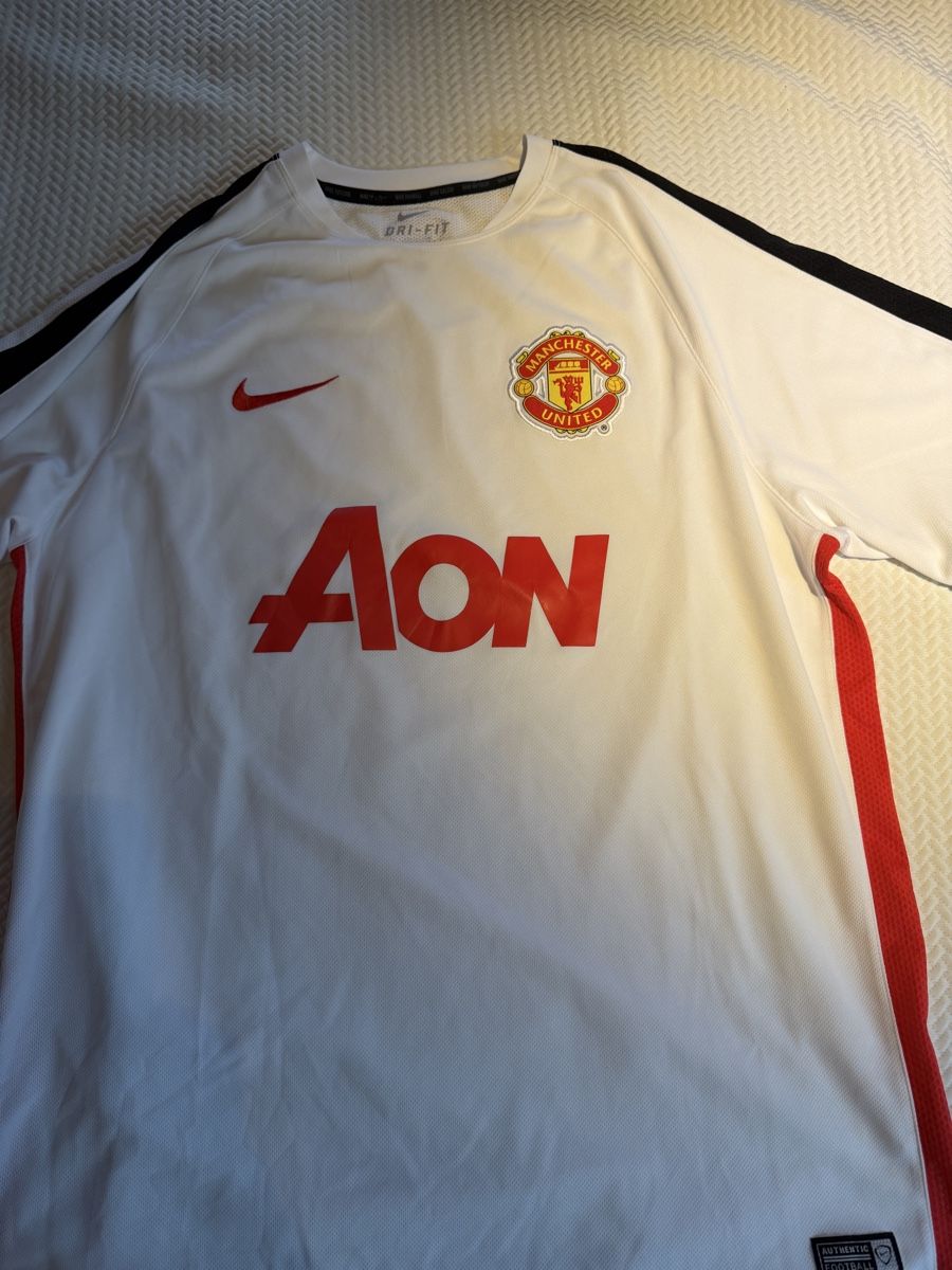 Canottiere & Pantaloni: Man U Trainingstrikot – Usato da Aarberg venduto da marcoo237