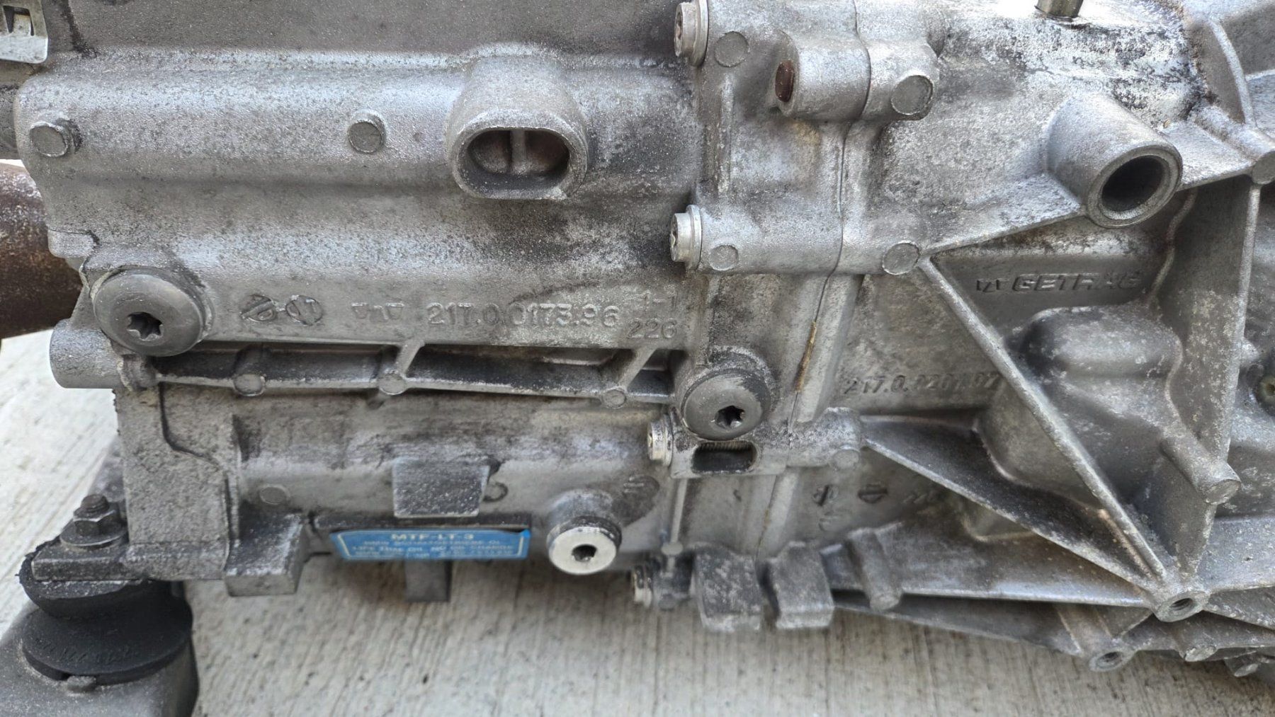 BMW Tutti pezzi di ricambio auto: BMW E87 E90 Getriebe 6 Gang GS6-17DG – Usato da Döttingen venduto da Vutreng43 2
