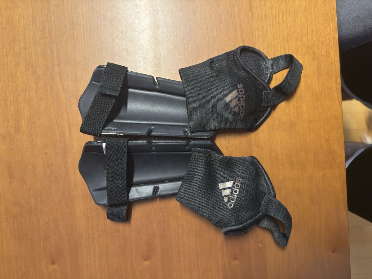 Protezioni & Imbottiture: Protèges-tibia Adidas – Nuovo (secondo la descrizione) da Broc venduto da planetmb