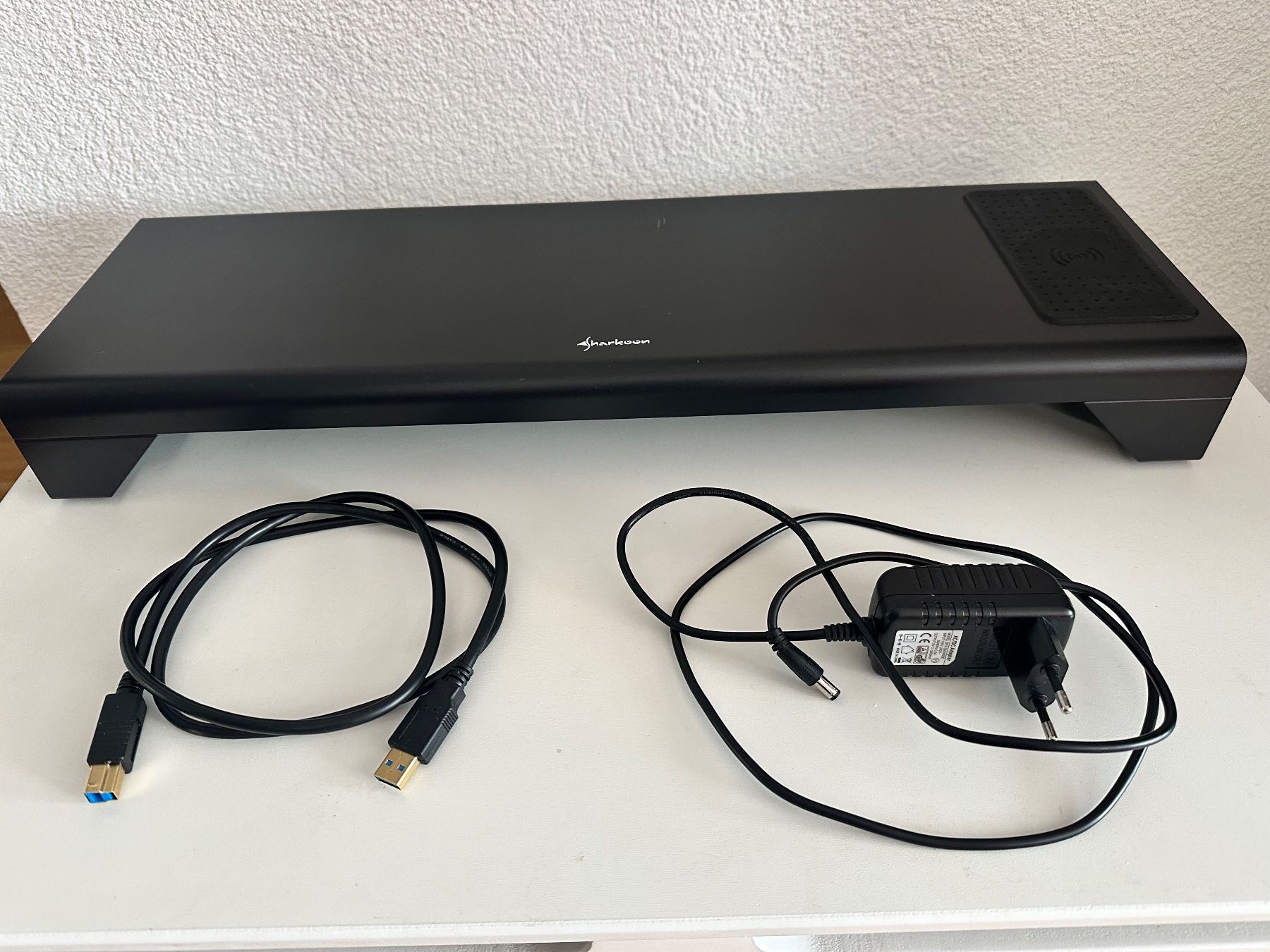Bildschirmhalterung: Monitorständer Sharkoon mit Ladefunktion – Gebraucht aus Bülach von Jubet