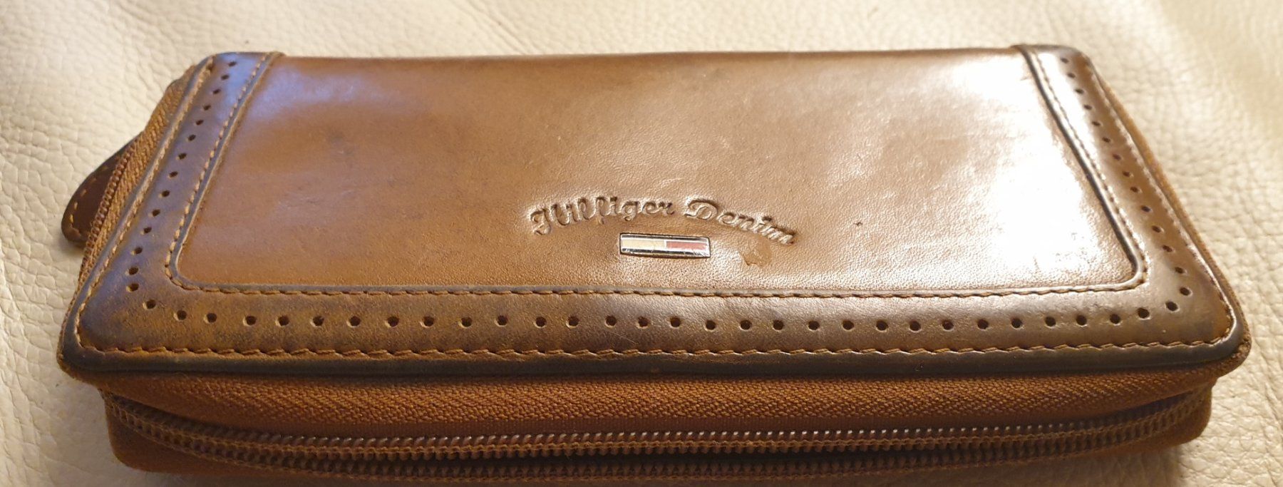 Tommy Hilfiger Portafogli: Lederportmonnaie von Hilfiger – Usato da Zürich venduto da bre_22v9 1
