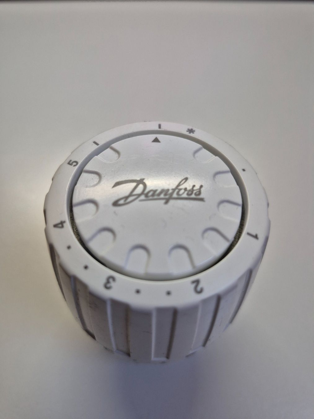 Radiatori: Danfos Thermostatkopf Rav (34 mm) – Usato da Sursee venduto da Ursus_LU