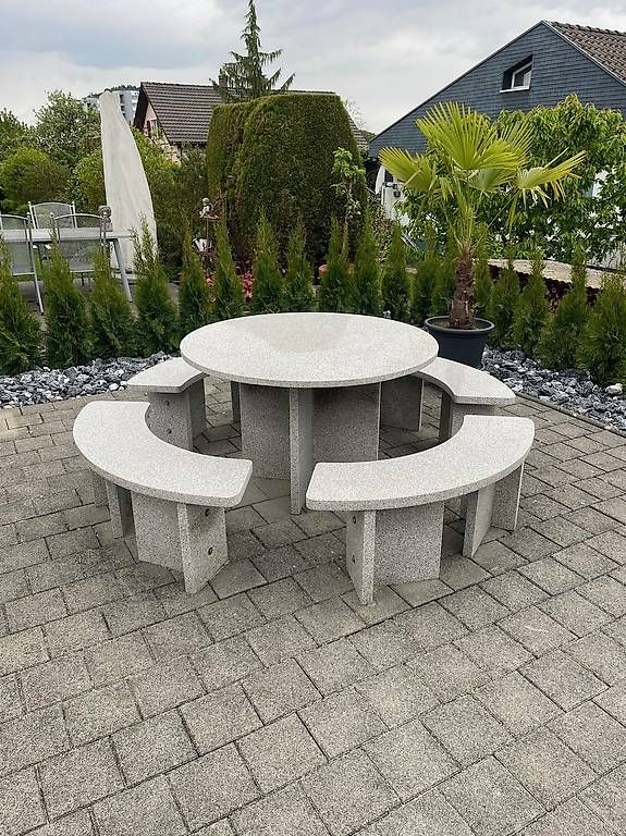 Pietre & tegole: Sitzgruppe Granit Grau. – Usato da Algetshausen venduto da Didel
