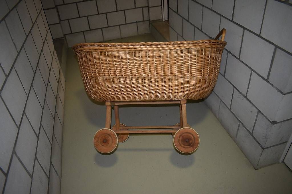 Wiegen & Stubenwagen: 100 jährige  Stubenwagen – Gebraucht aus Brügg BE von Aristotolius 2