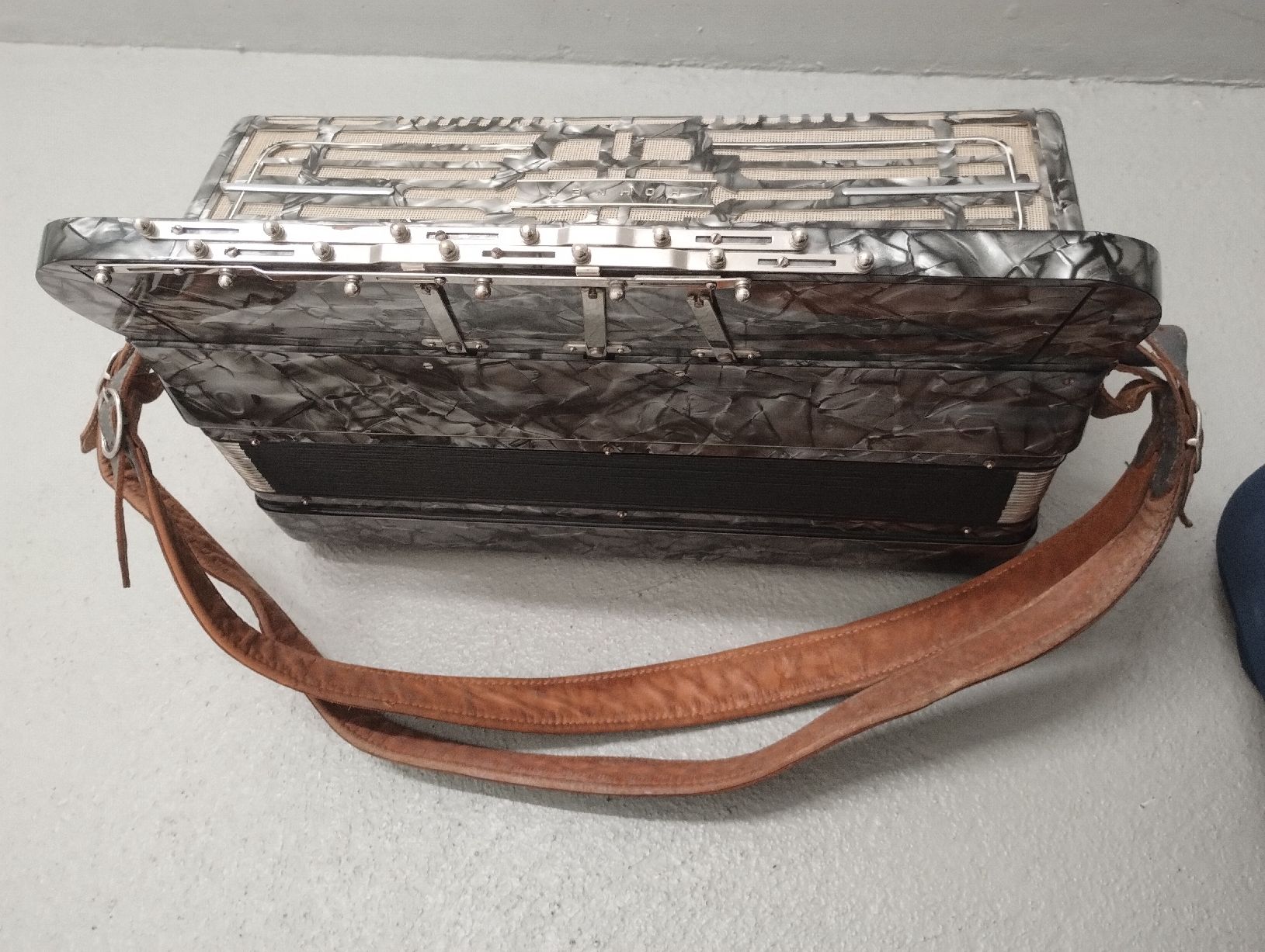 Hohner Musikinstrumente: Akkordeon Hohner mit Koffer – Gebraucht aus Zürich von danihell 4