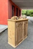 Schönes antikes Buffet aus Nussbaum- und Tannenholz