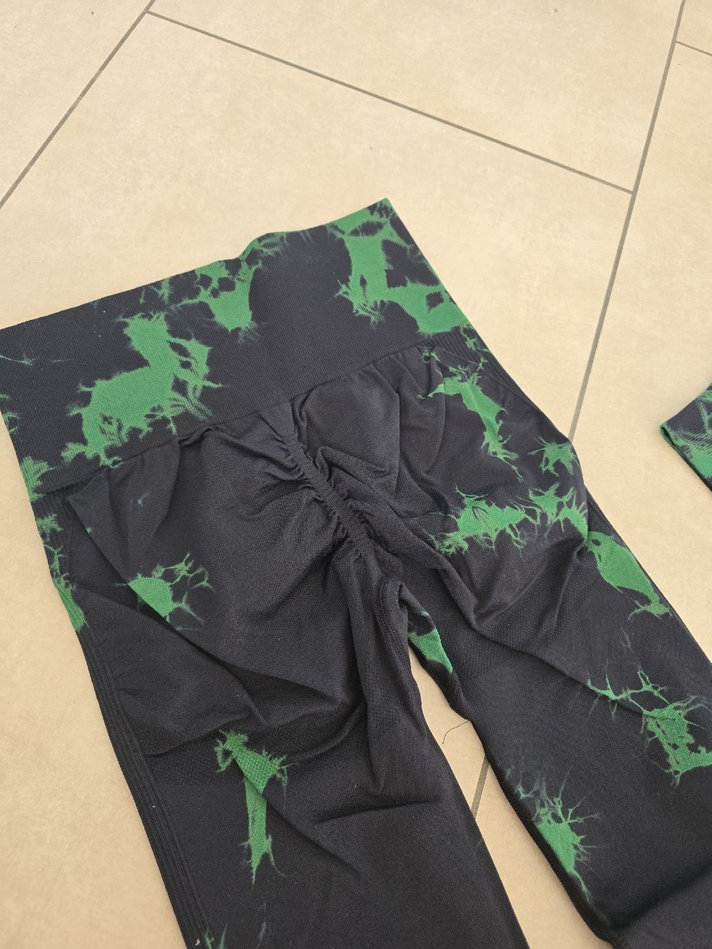 Lotti di vestiti: Batik Sport Set - Grösse M – Nuovo e nell'imballaggio originale da Rickenbach b. Wil venduto da VeryLovelyThings 1