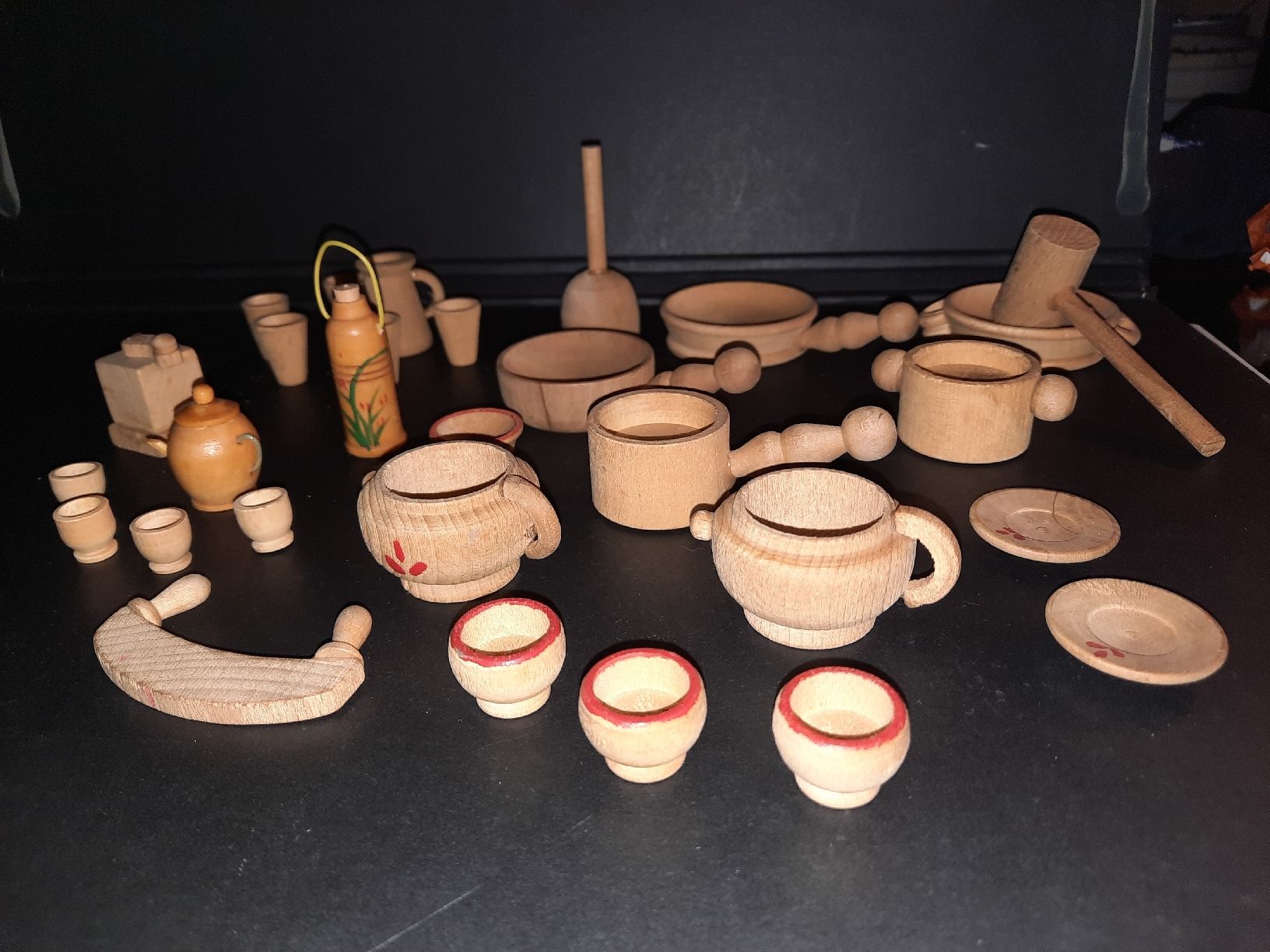 Case e mobili per bambole: arredi casa bambole in legno 29 pezzi – Usato da Biasca venduto da Old_6blh