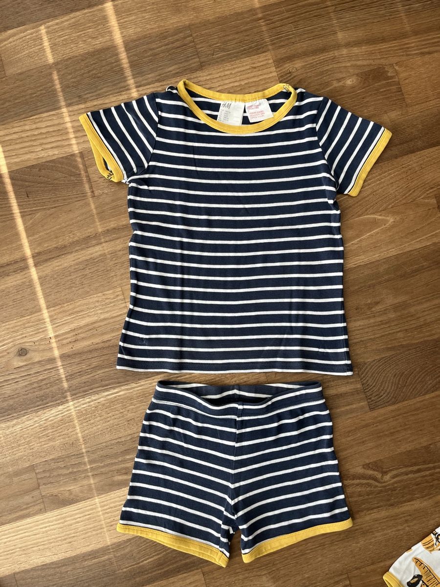 H&M Pyjamas: 2 Pyjama kurz 110 – D'occasion à Luzern par Aldabema 1
